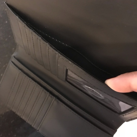 Guess Wallet - Picture 4 of 8